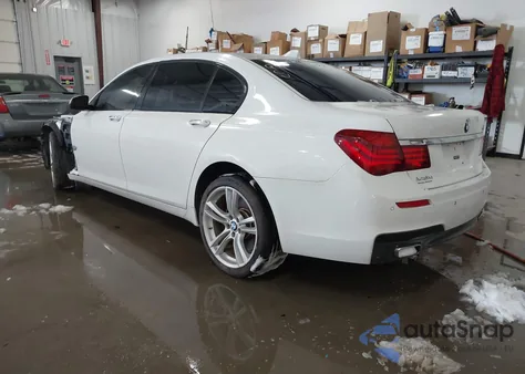 2015 BMW 750Li z USA, uszkodzony, nr VIN WBAYE8C52FD781788